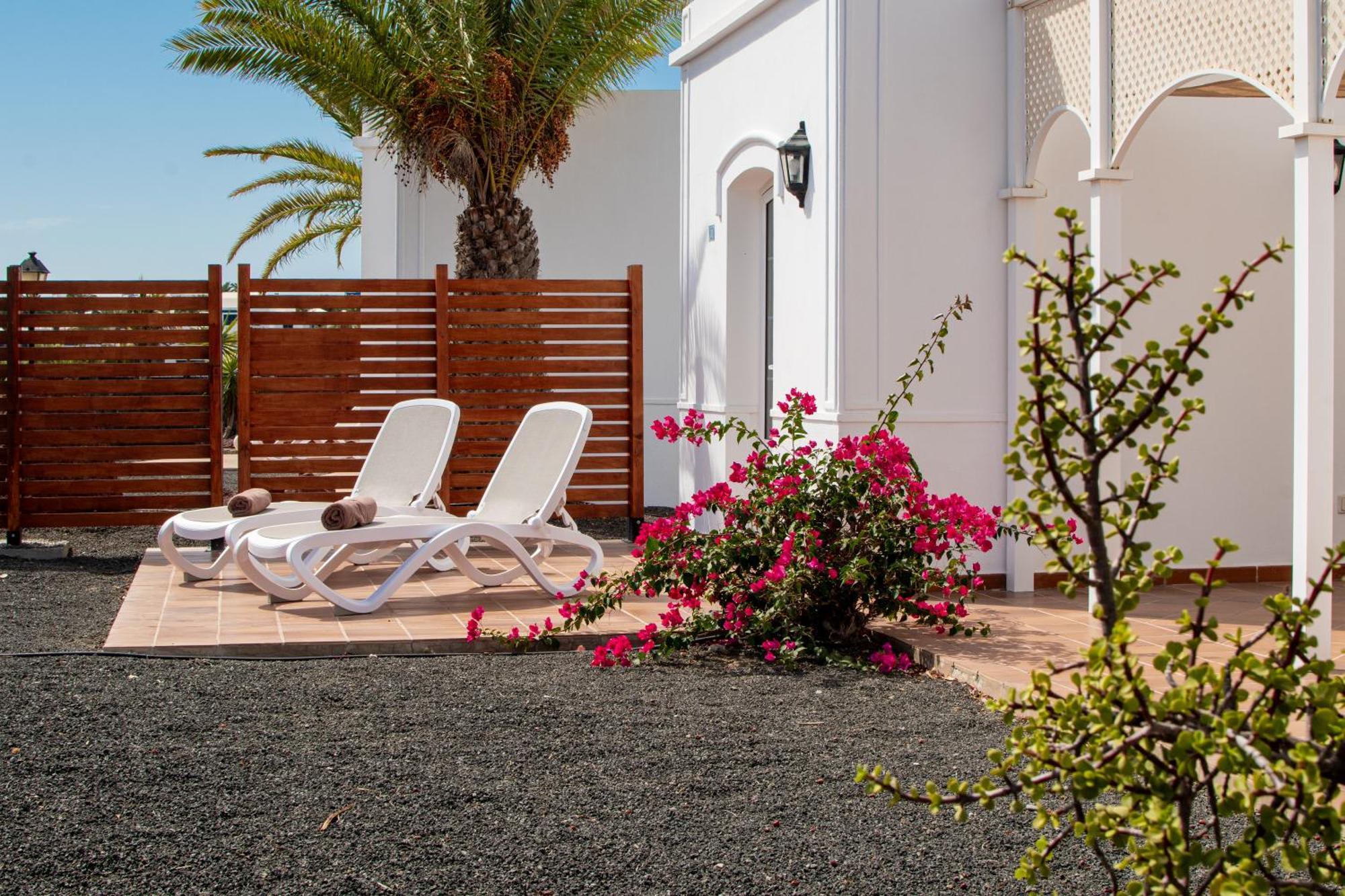 Apartamentos Livvo Coloradamar Playa Blanca  Exterior photo