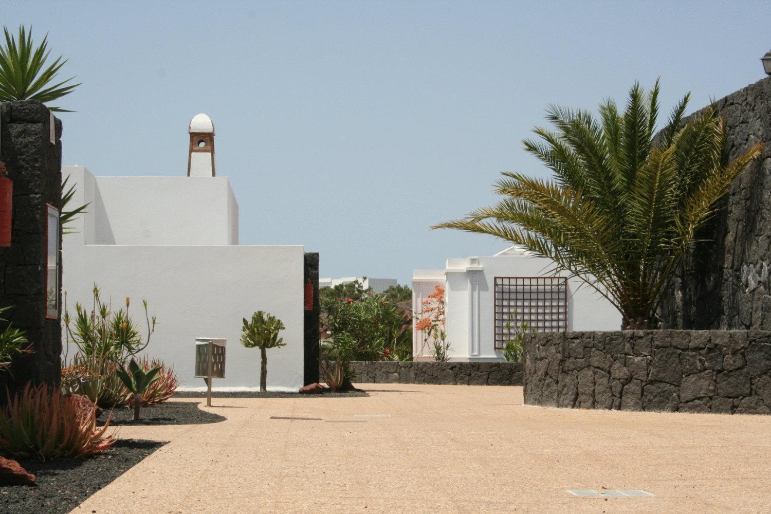 Apartamentos Livvo Coloradamar Playa Blanca  Exterior photo