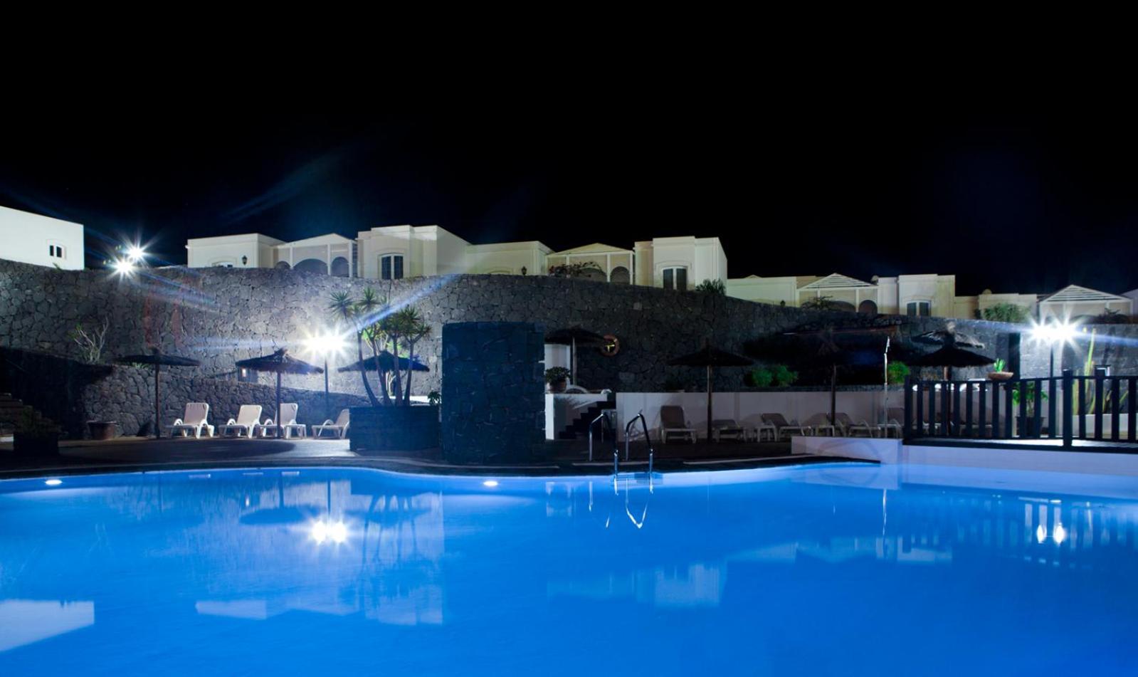 Apartamentos Livvo Coloradamar Playa Blanca  Exterior photo