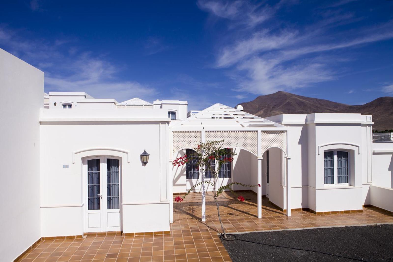 Apartamentos Livvo Coloradamar Playa Blanca  Exterior photo